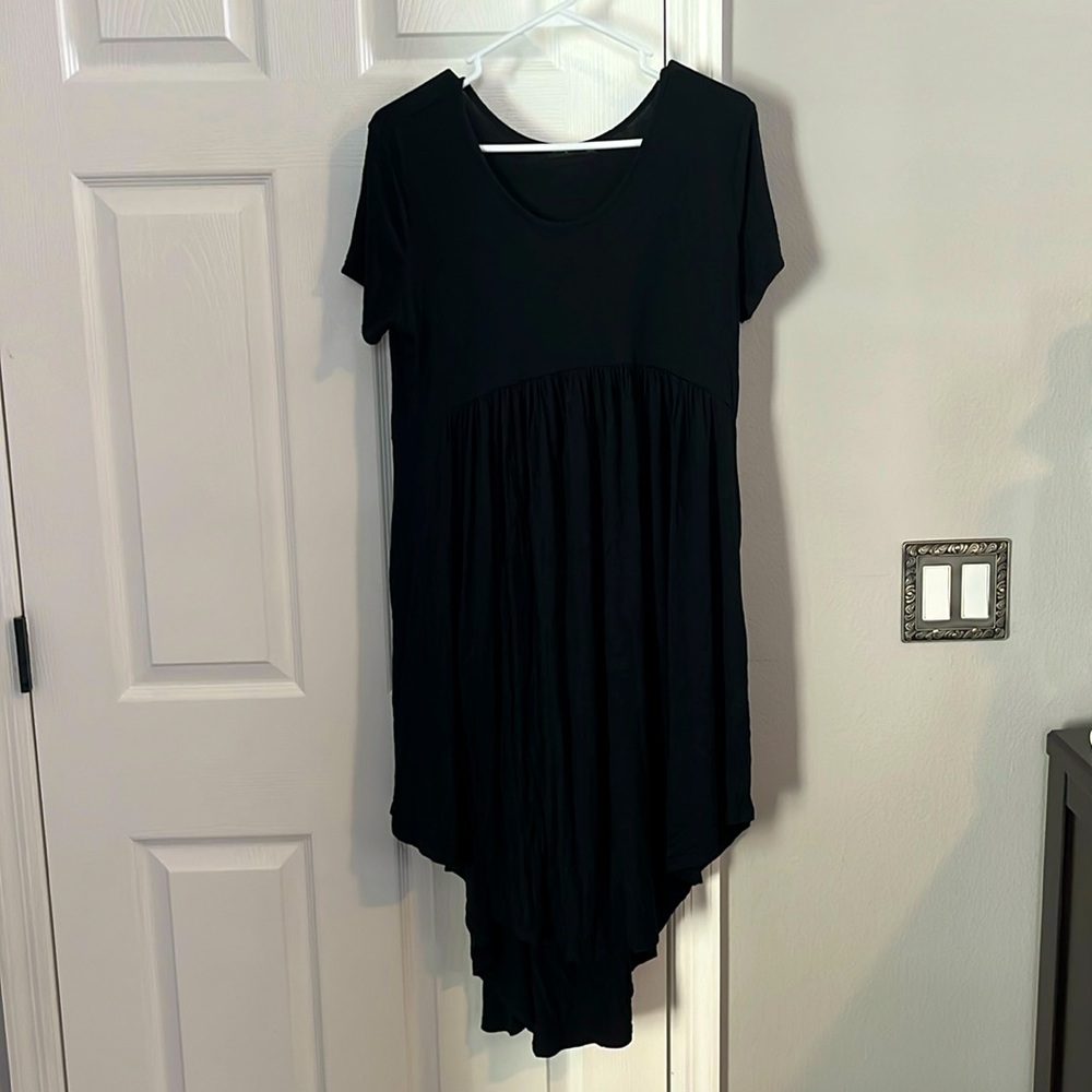 Women’s short sleeve, black, high/low dress size L